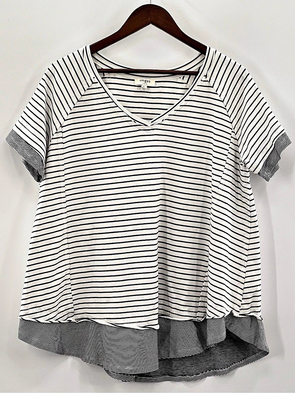 589 Umgee Striped High Low Hem Top White & Black Size Large